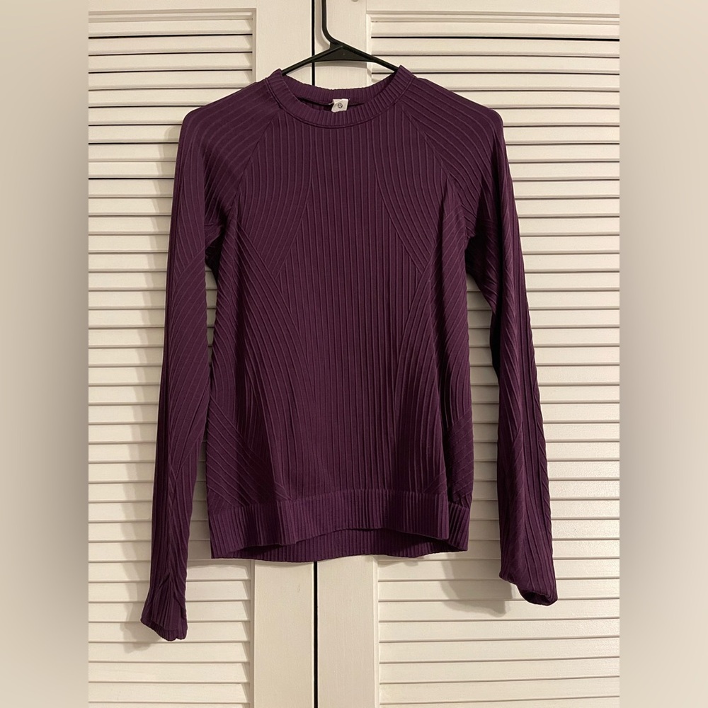 Lululamon- Rest Less Pullover
Aerial Current Dramatic
Magenta/Dramatic Magenta